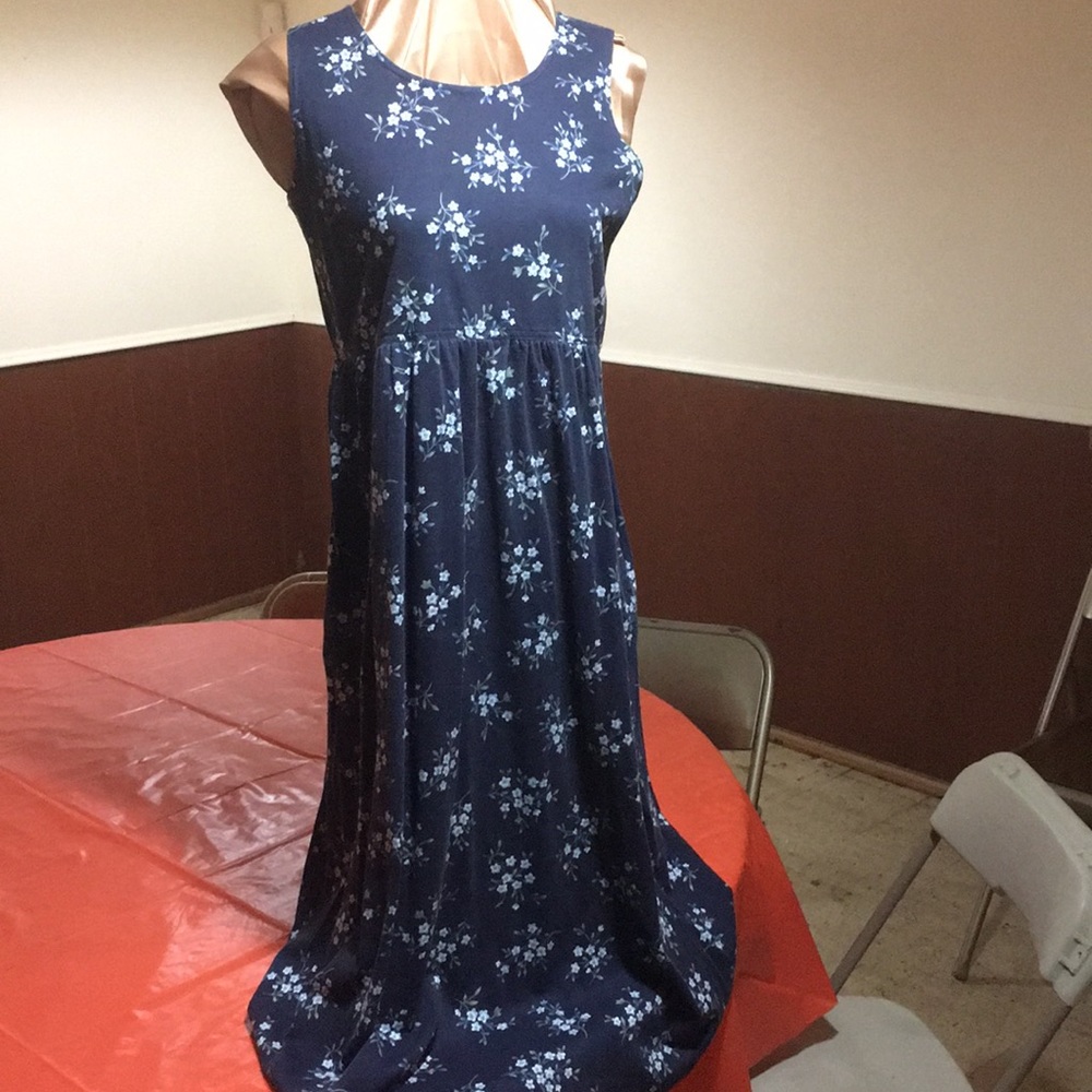 Sleeveless dress